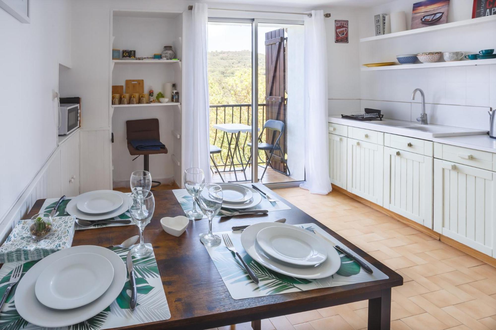 Cosy Apartment In Ancient Gabian With River And Vineyard Views Bagian luar foto