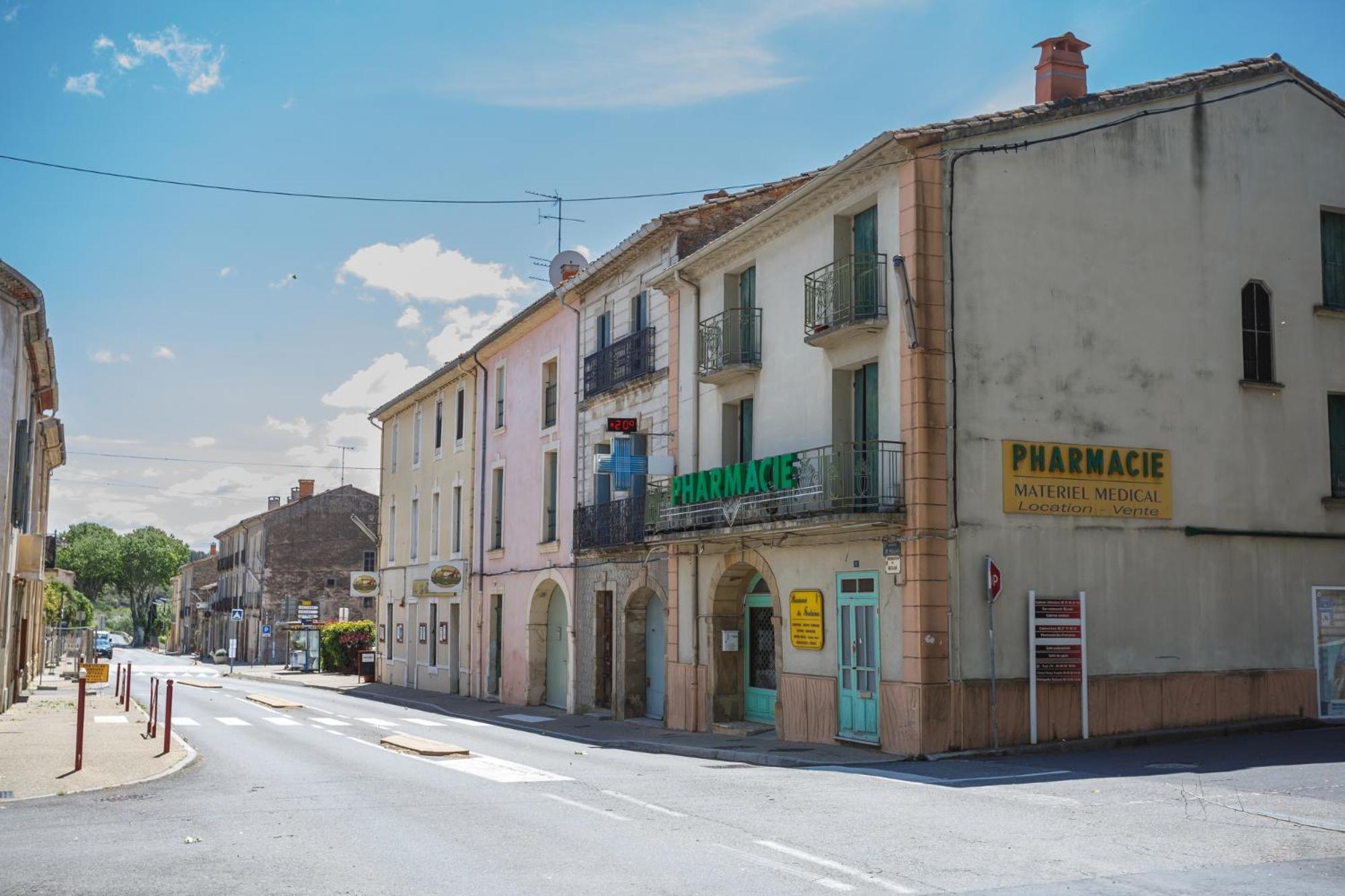 Cosy Apartment In Ancient Gabian With River And Vineyard Views Bagian luar foto