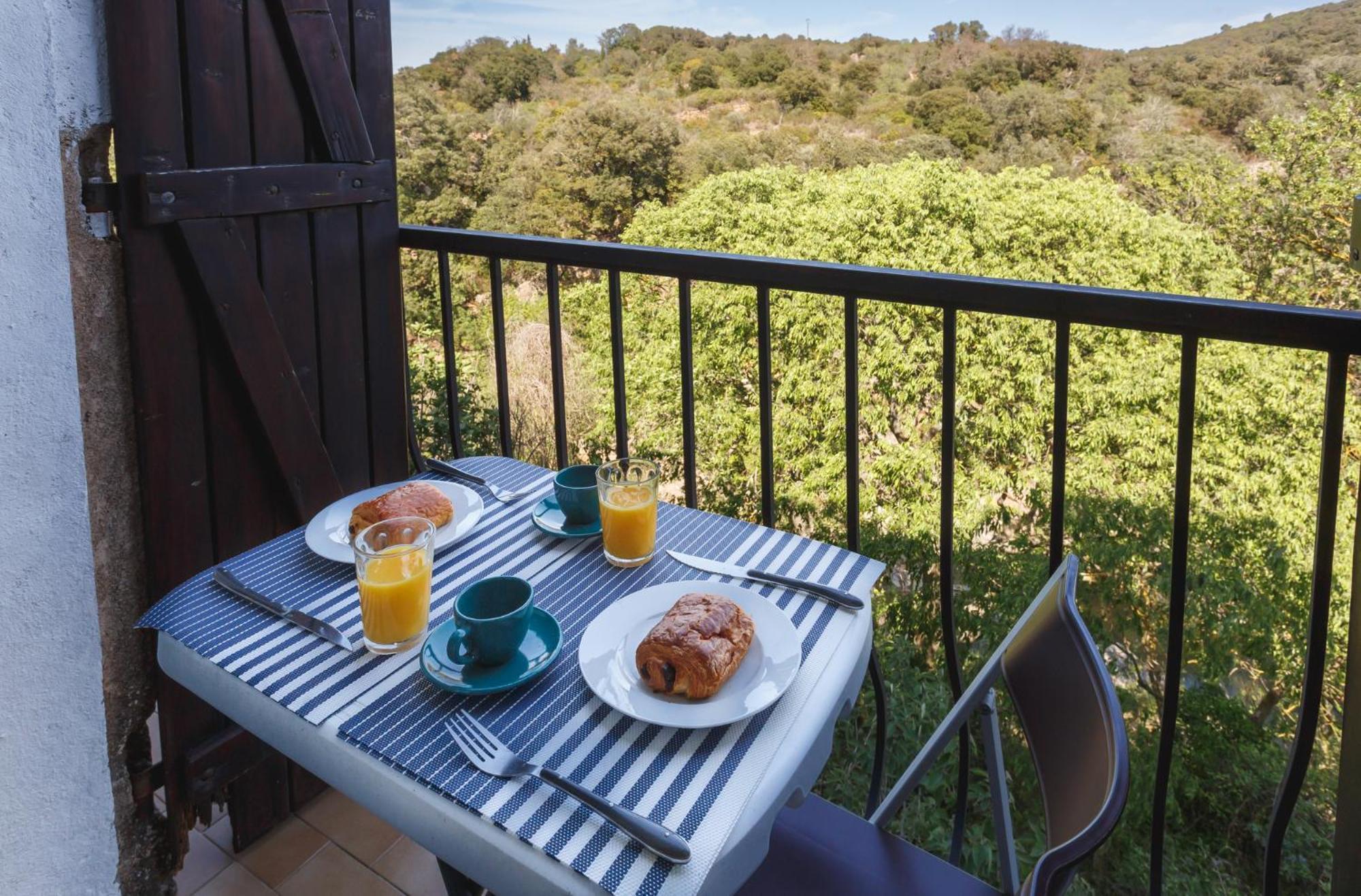 Cosy Apartment In Ancient Gabian With River And Vineyard Views Bagian luar foto